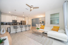 5013MO TOWNHOUSE 4 BEDROOMS & 3 BATHROOMS + POOL
